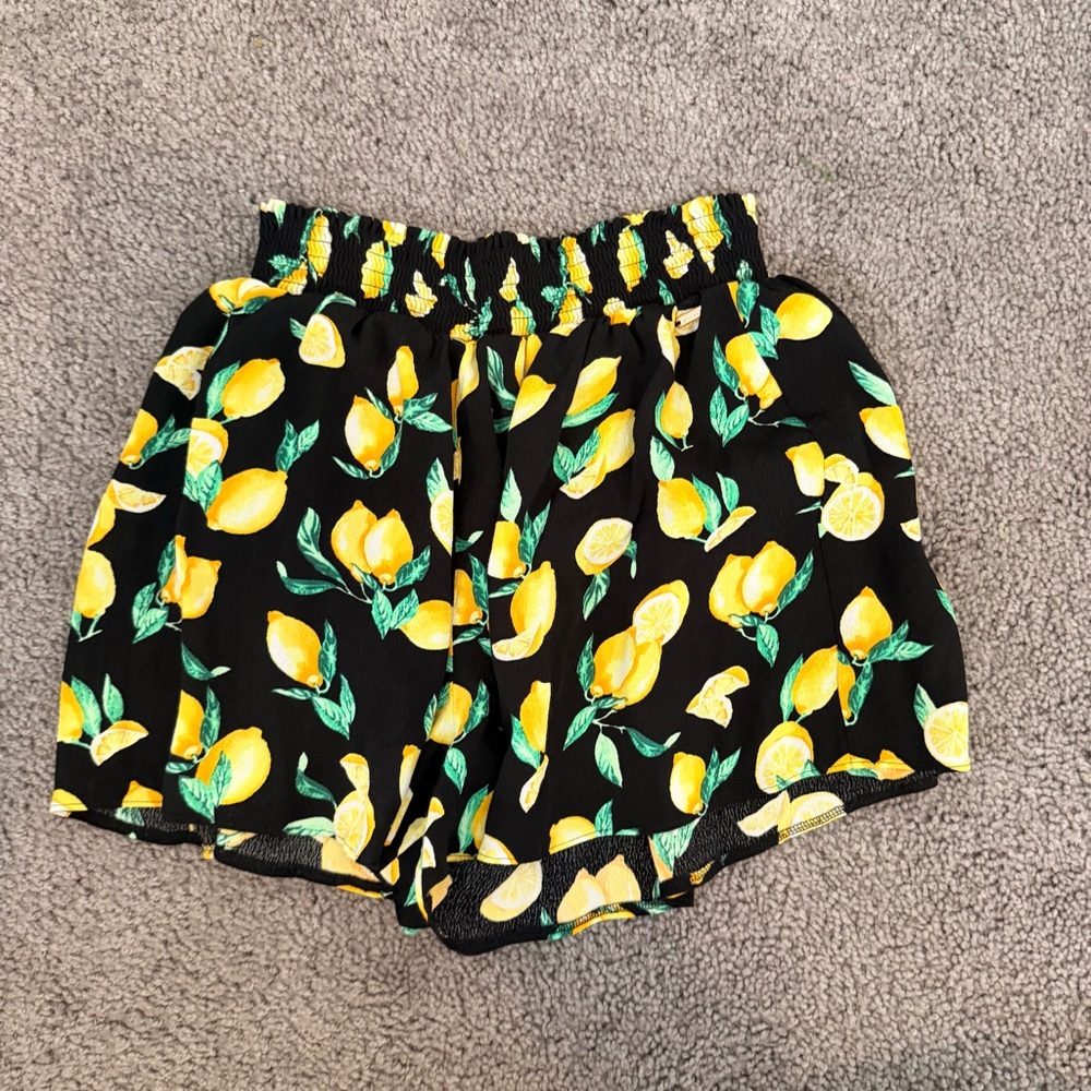 Lemon Print Black Women's Shorts size medium